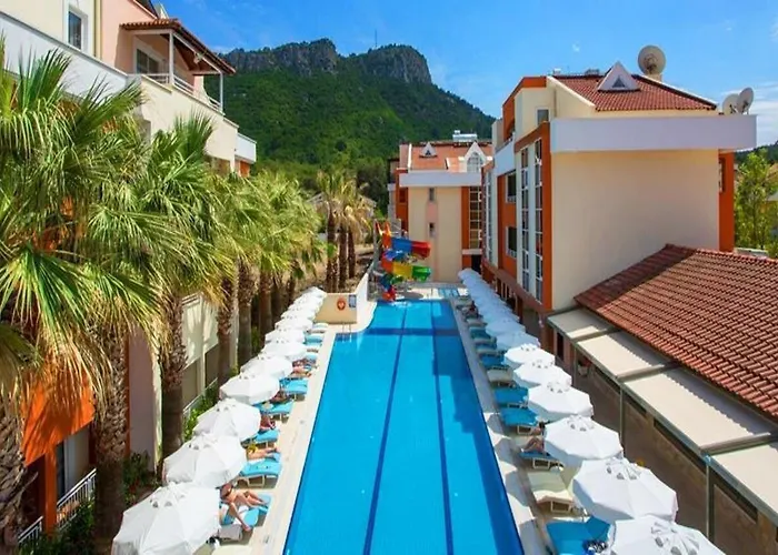 Lavia Hotel 4*