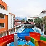 Lavia 酒店 凯梅尔