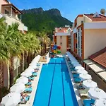 Lavia Hotel 4*