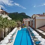 Lavia Hotel