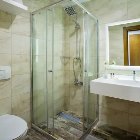 Lavia Hotel 3*