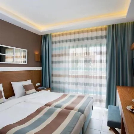 Hotel Lavia 3*