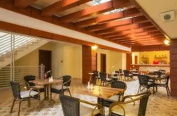 Lavia Hotel 3*